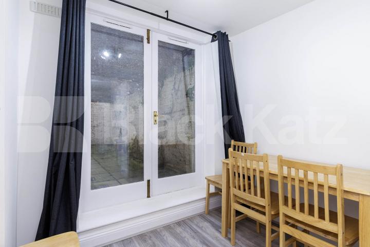 Newly painted two double bedroom flat with study near Regents Park and to tube! Cosway Street, Marylebone